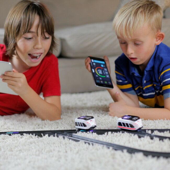 Intelino Smart Train J-1 Starter Set – Screen-Free & App-Connected STEM Coding Toy